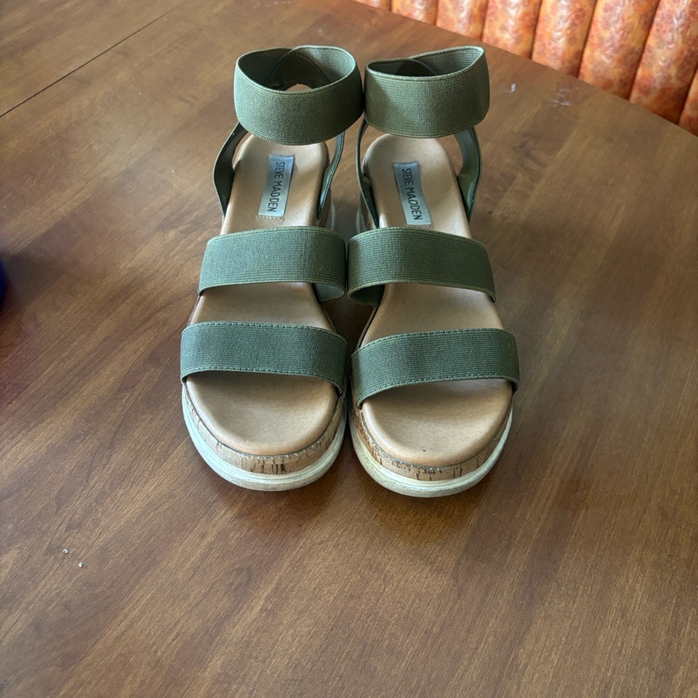 Steve Madden - Olive Green Platforms 7.5